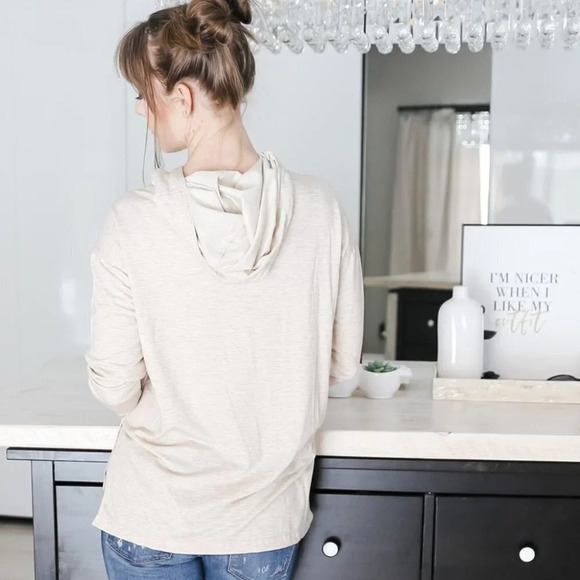 Max Studio Lightweight Hoodie - Picture 7 of 12